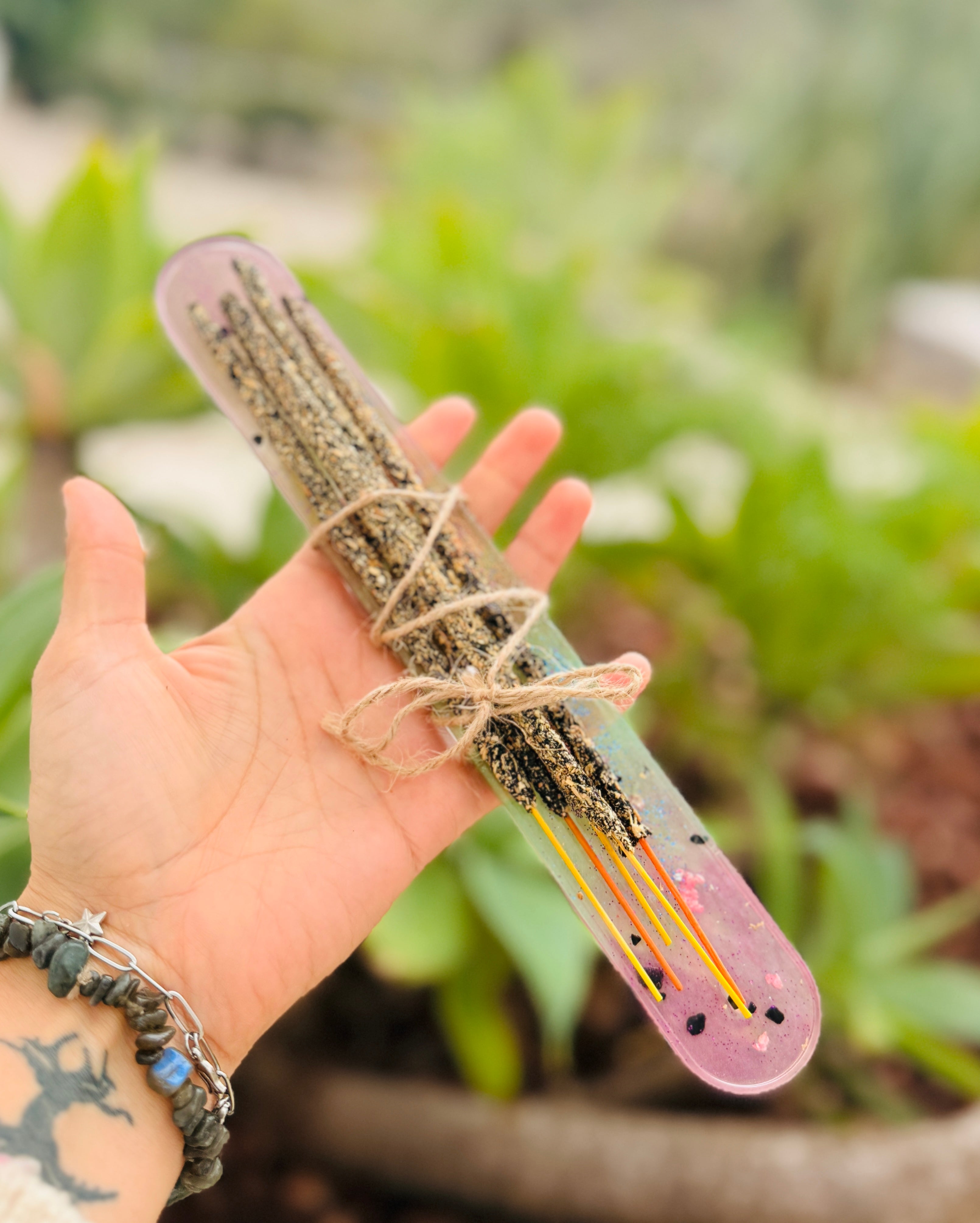 Set Artesanal de Quemador de Resina con 5 Varillas de Incienso – Hecho a Mano en