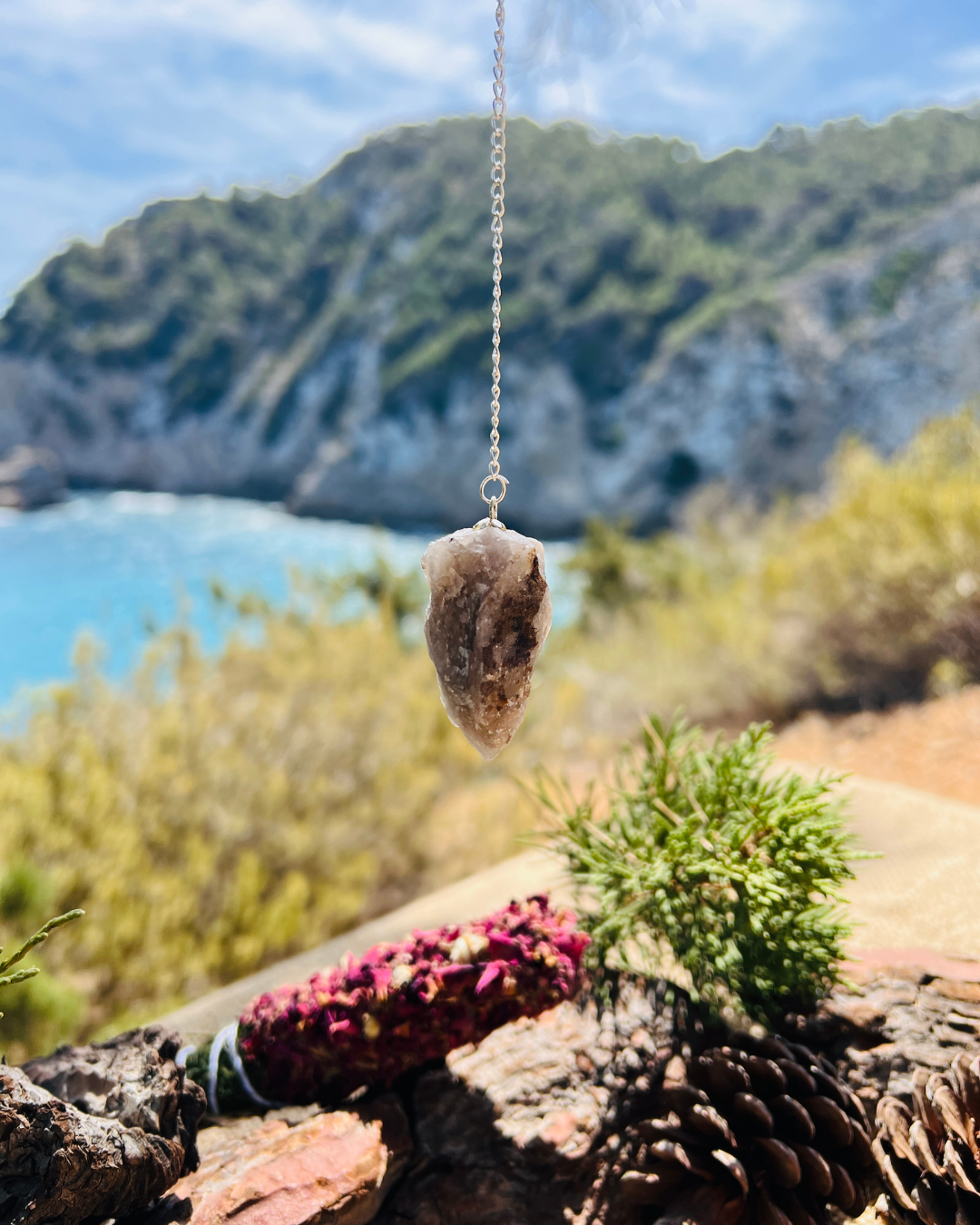 Péndulo de Cuarzo Ahumado en Bruto – Protección, Purificación y Liberación 🤎✨