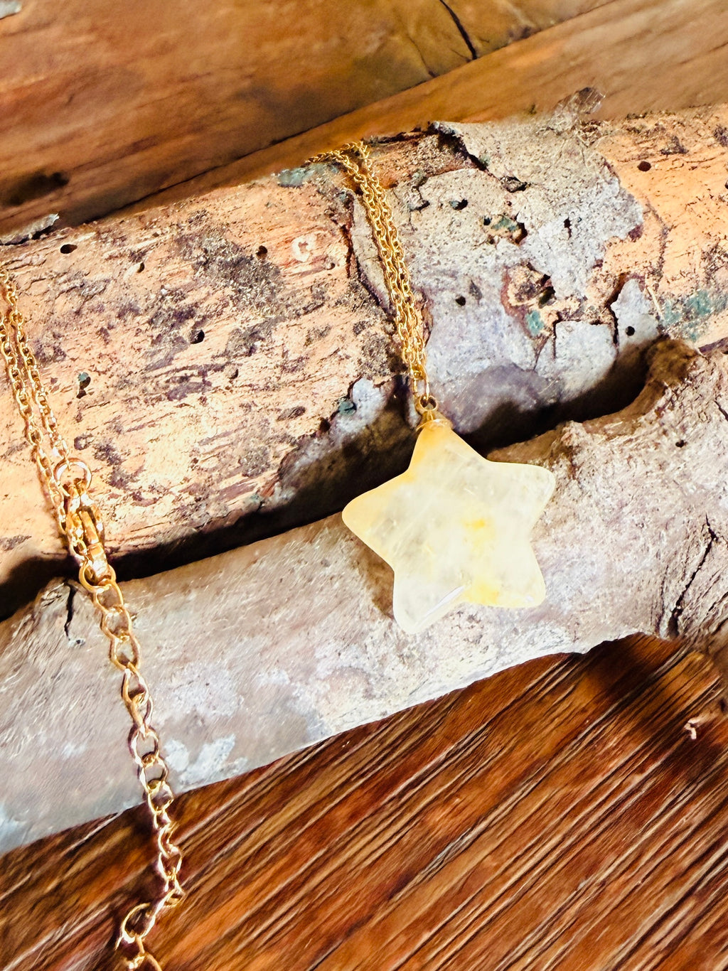 Collar Estrella en Cristal Natural – Acero Inoxidable Dorado