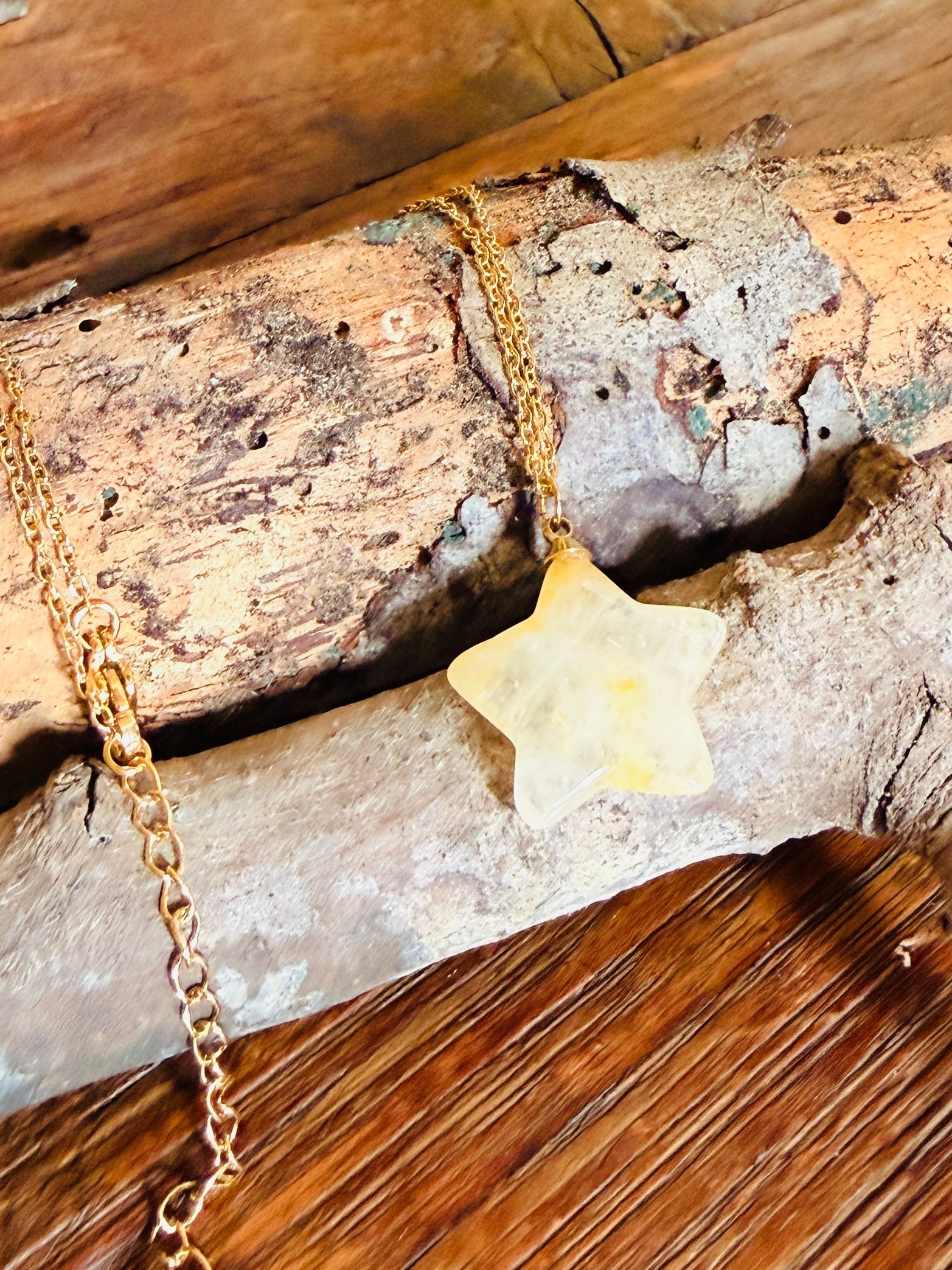 Collar Estrella en Cristal Natural – Acero Inoxidable Dorado