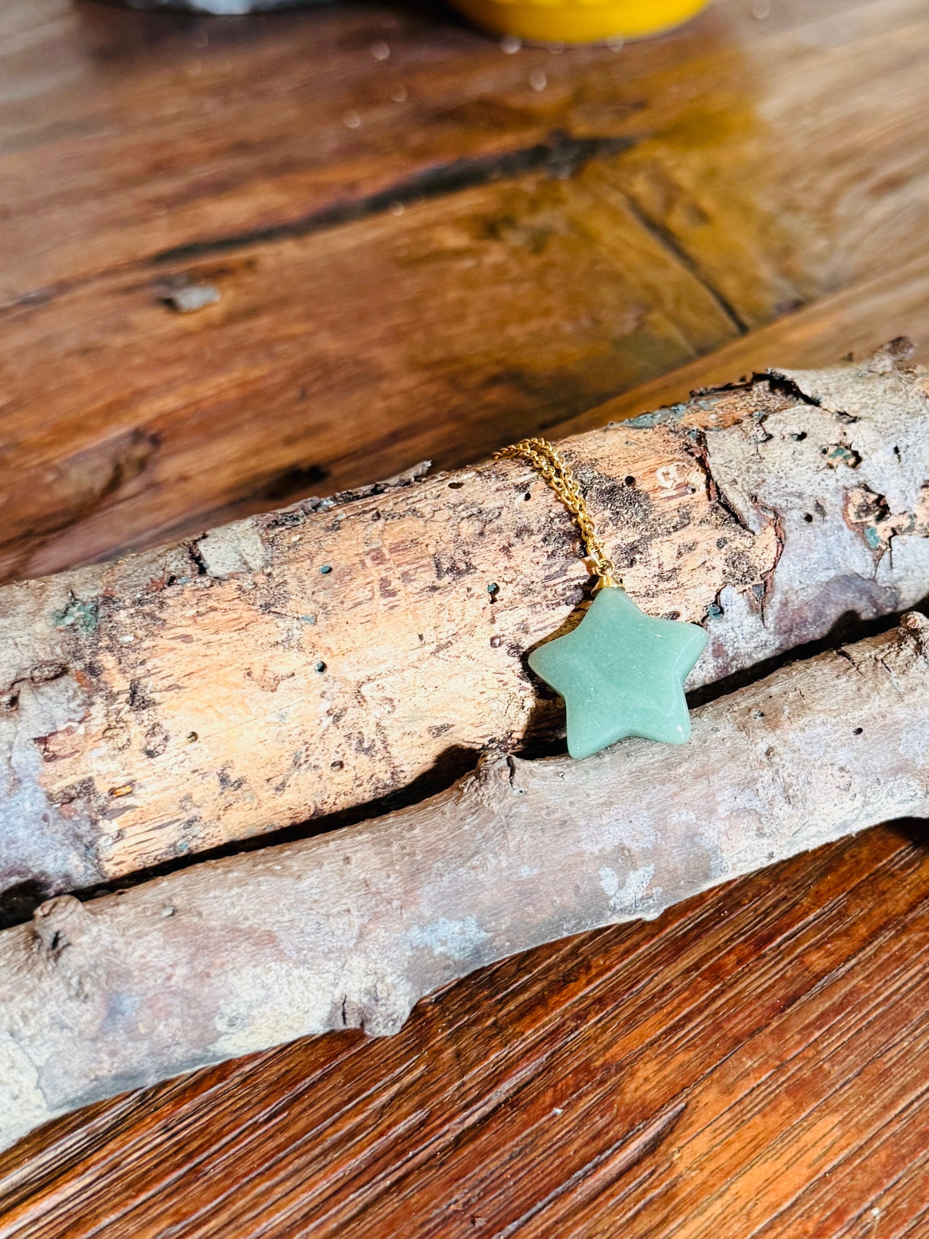 Collar Estrella en Cristal Natural – Acero Inoxidable Dorado