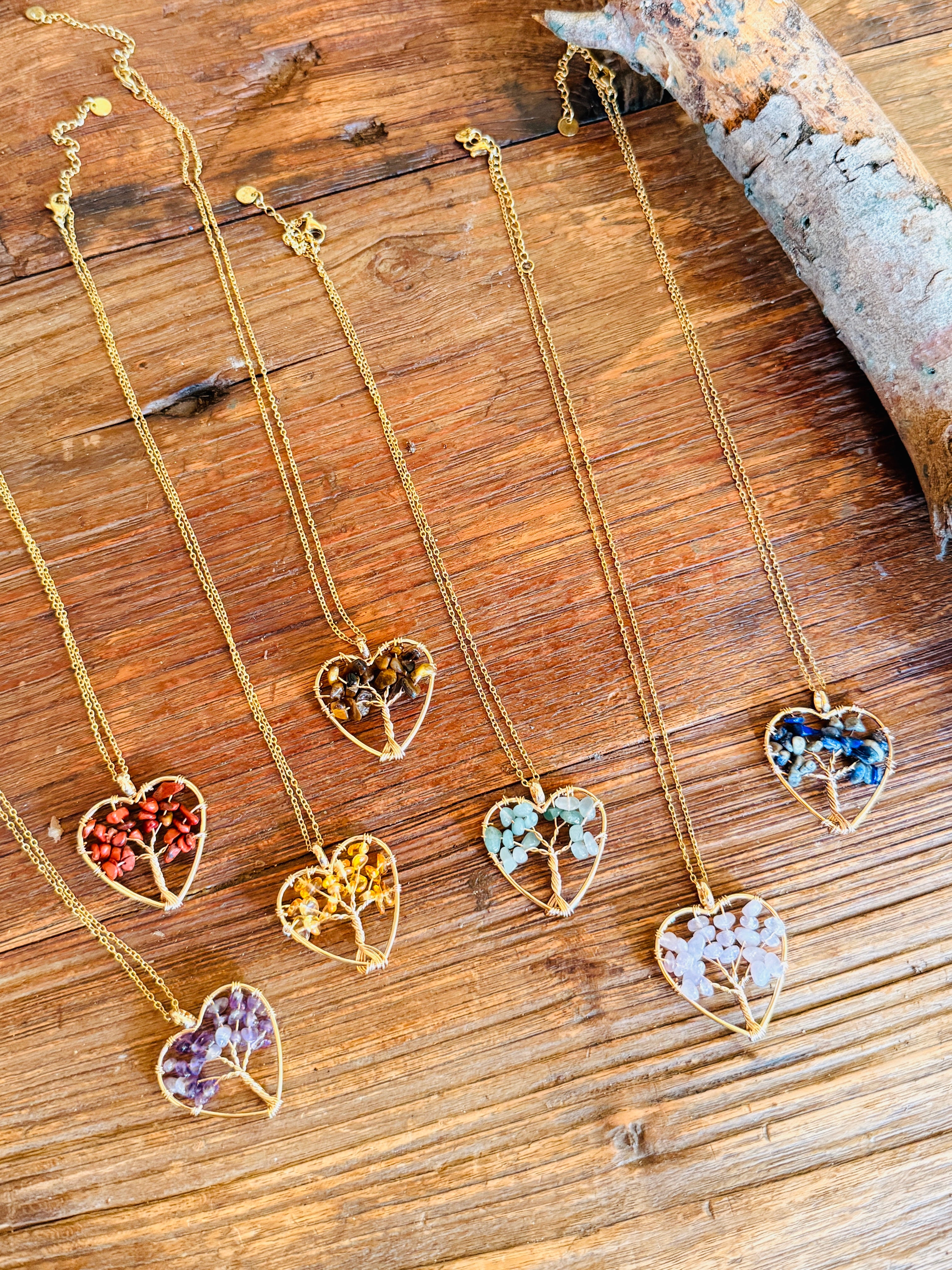 Collar Árbol de la Vida con Corazón de Cristal Natural – Acero Inoxidable Dorado