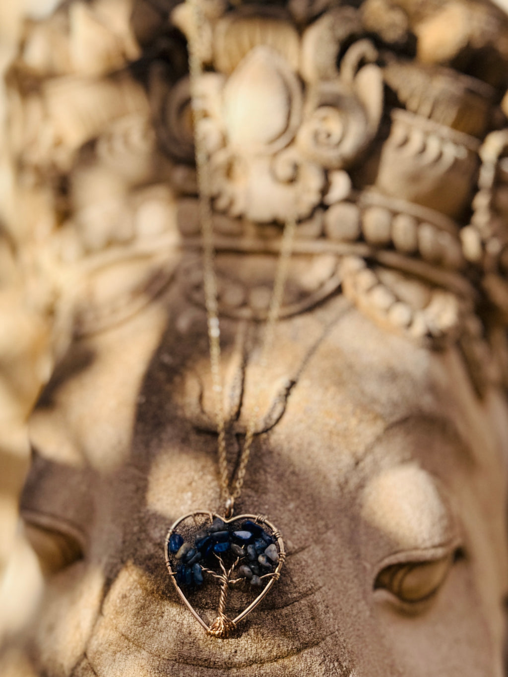 Collar Árbol de la Vida con Corazón de Cristal Natural – Acero Inoxidable Dorado