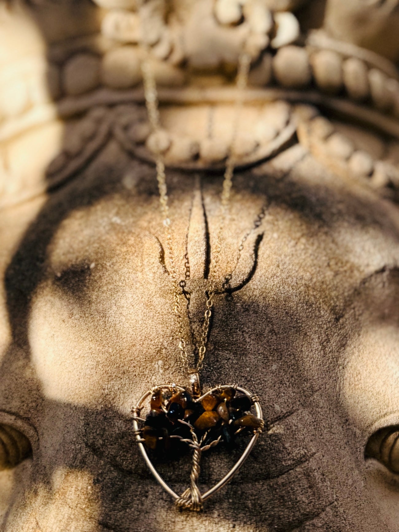 Collar Árbol de la Vida con Corazón de Cristal Natural – Acero Inoxidable Dorado