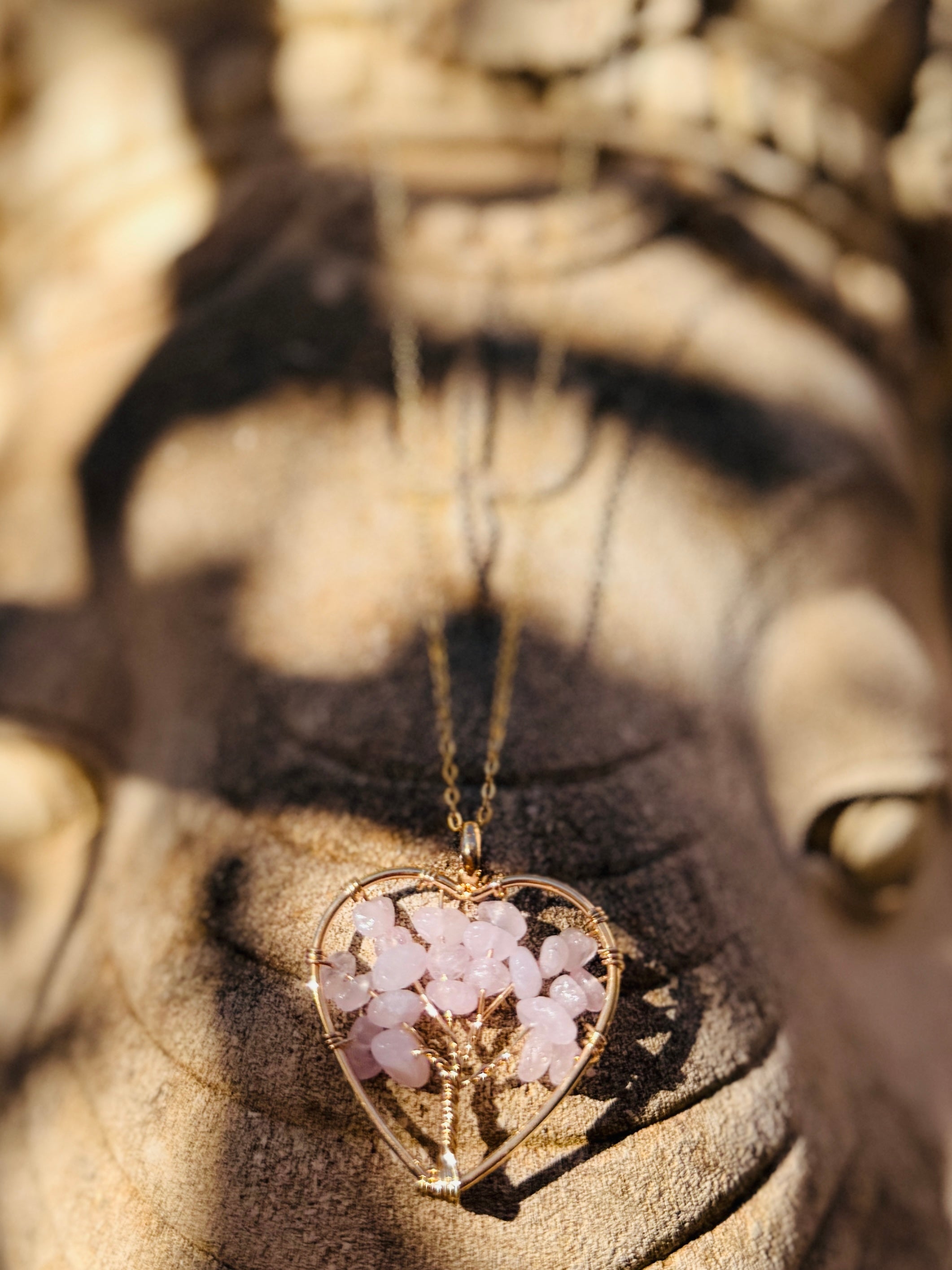 Collar Árbol de la Vida con Corazón de Cristal Natural – Acero Inoxidable Dorado