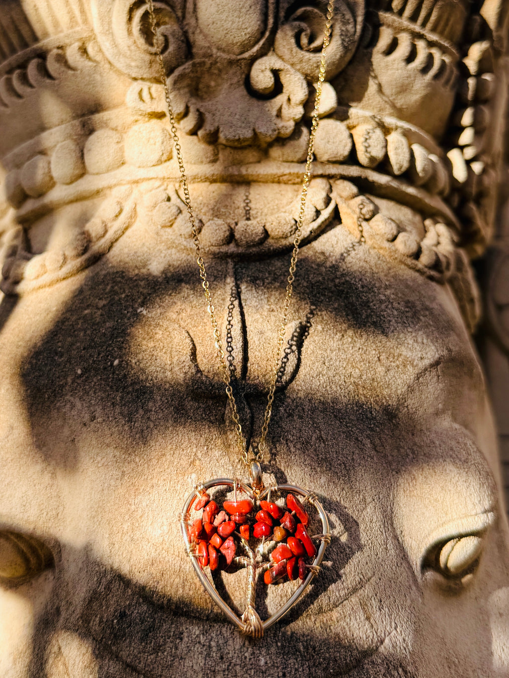 Collar Árbol de la Vida con Corazón de Cristal Natural – Acero Inoxidable Dorado