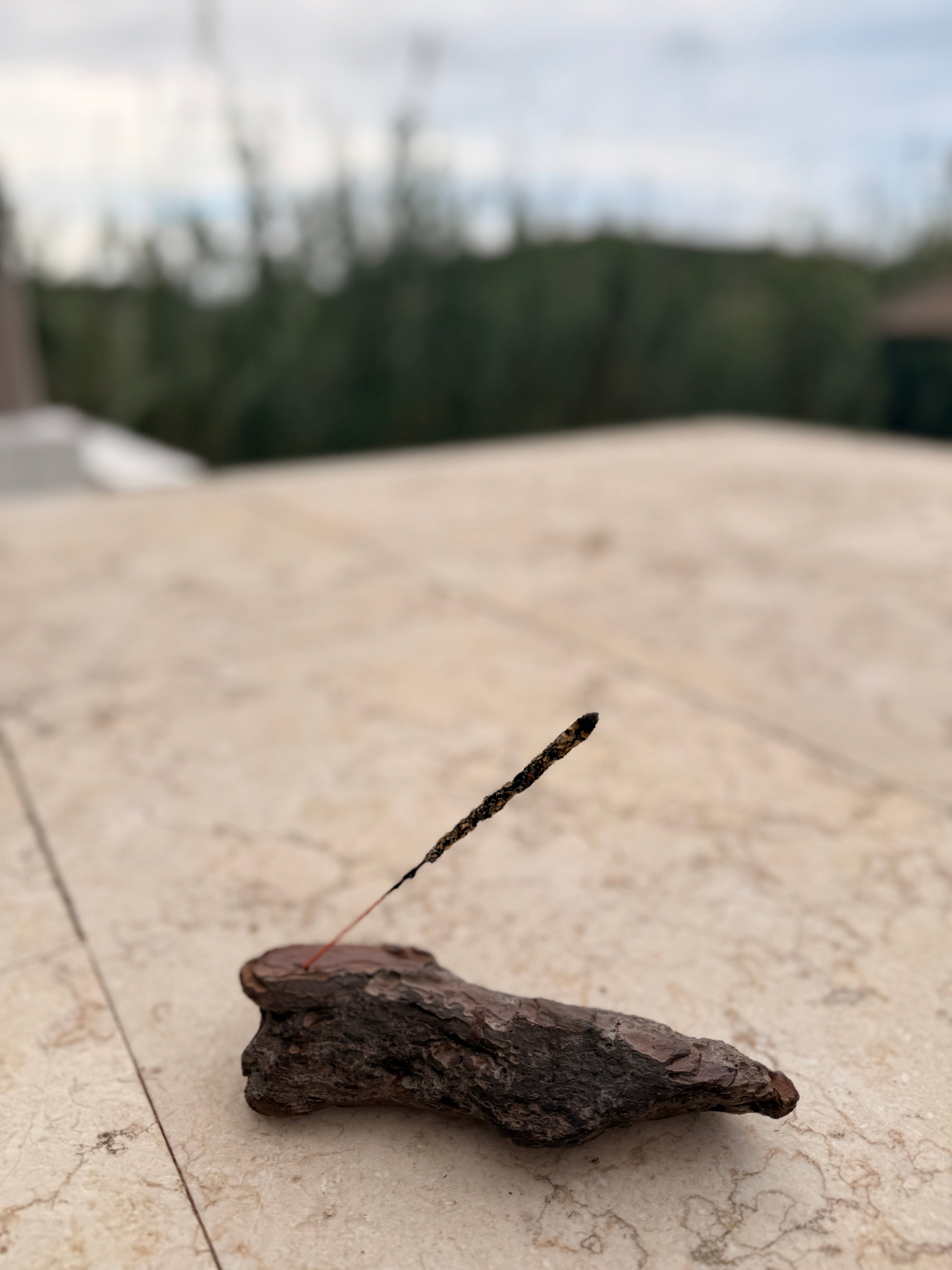 Porta Incienso Rústico de Corteza Natural – Hecho a Mano en Ibiza