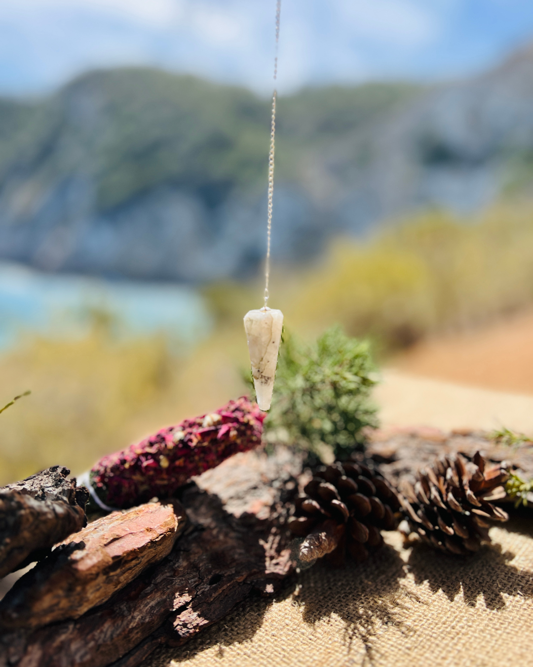 Péndulo de Piedra de la Luna – Intuición, Feminidad y Sabiduría Interna 🌙✨